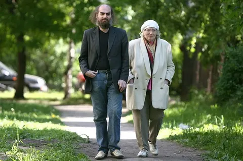 Perelman out for a walk with his mother