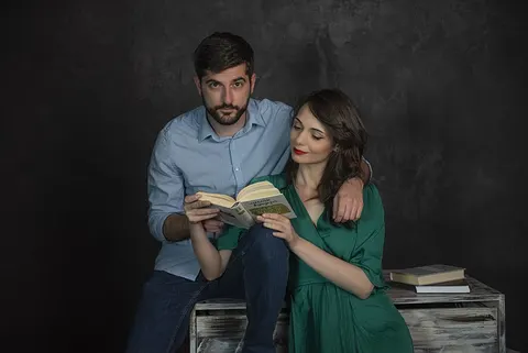 С книги под завивките